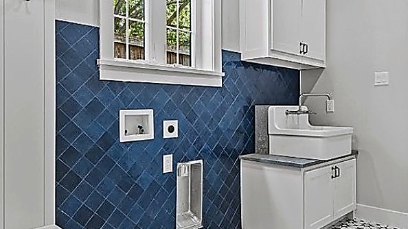 Oak Street mudroom tile detail